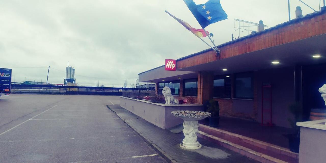 Hotel Ria De Vigo "Tierra De Campos" Becilla de Valderaduey Eksteriør bilde